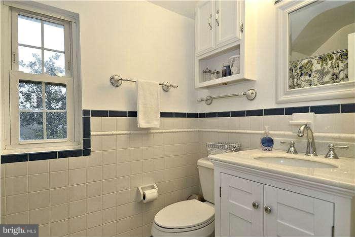 1506 Sharon Drive Silver Spring, MD 20910 - Photo 19 of 30 Bath