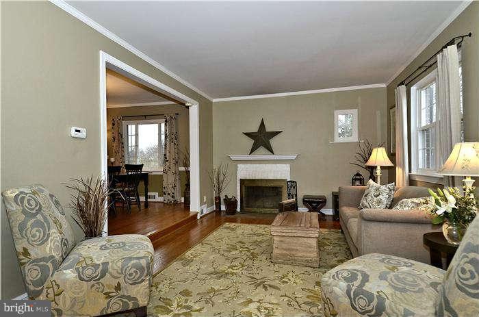 1506 Sharon Drive Silver Spring, MD 20910 - Photo 3 of 30 Living Room
