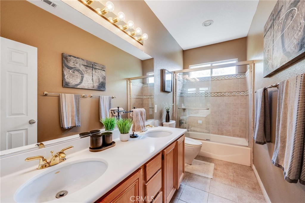 6137 Ridgemont Circle La Verne, CA 91750 - Photo 25 of 53 Second floor full Bath