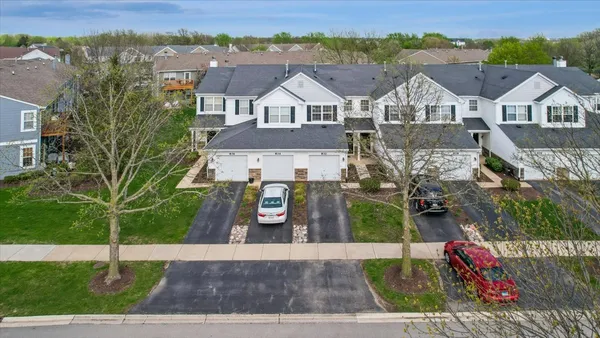 $335,000 | 832 Genesee Drive, Naperville, IL 60563