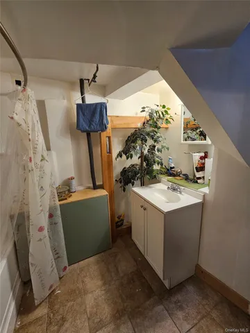 a view of utility room with washer and dryer