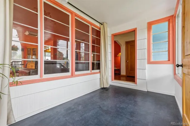 a view of an entrance with a house