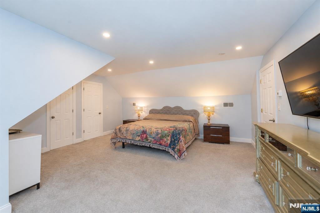 375 Queens Court Ridgewood, NJ 07450 - Photo 31 of 50