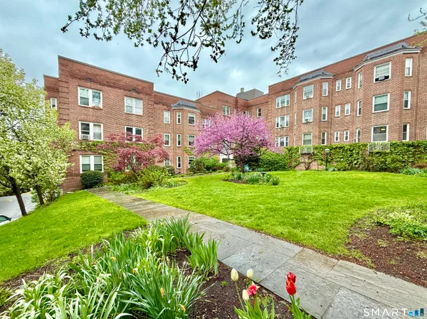 $2,175 | 70 Strawberry Hill Avenue, Unit 32D, Stamford, CT 06902