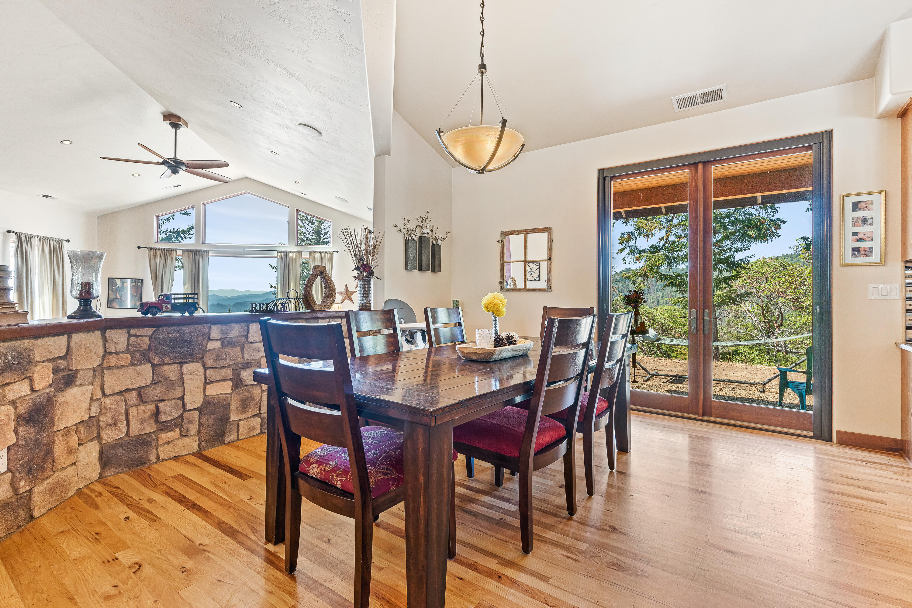 737 Busch Road Trail, OR 97541 - Photo 14 of 50 17