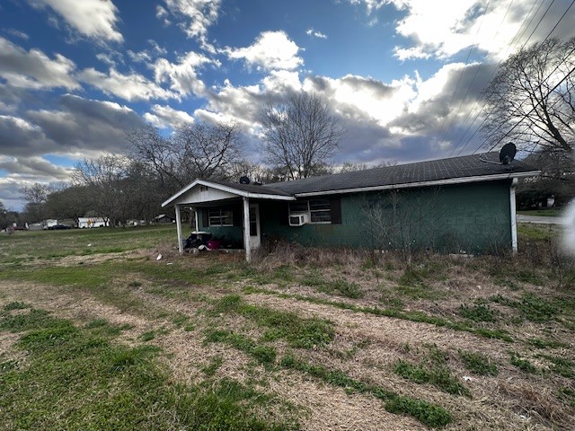 a view of a barn in the middle of a yard