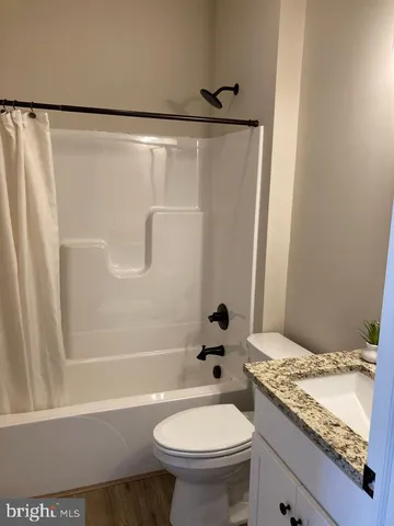 $1,595 | 376 East Main Street, Unit 204, New Holland, PA 17557