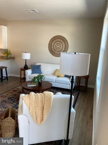 $1,595 | 376 East Main Street, Unit 204, New Holland, PA 17557