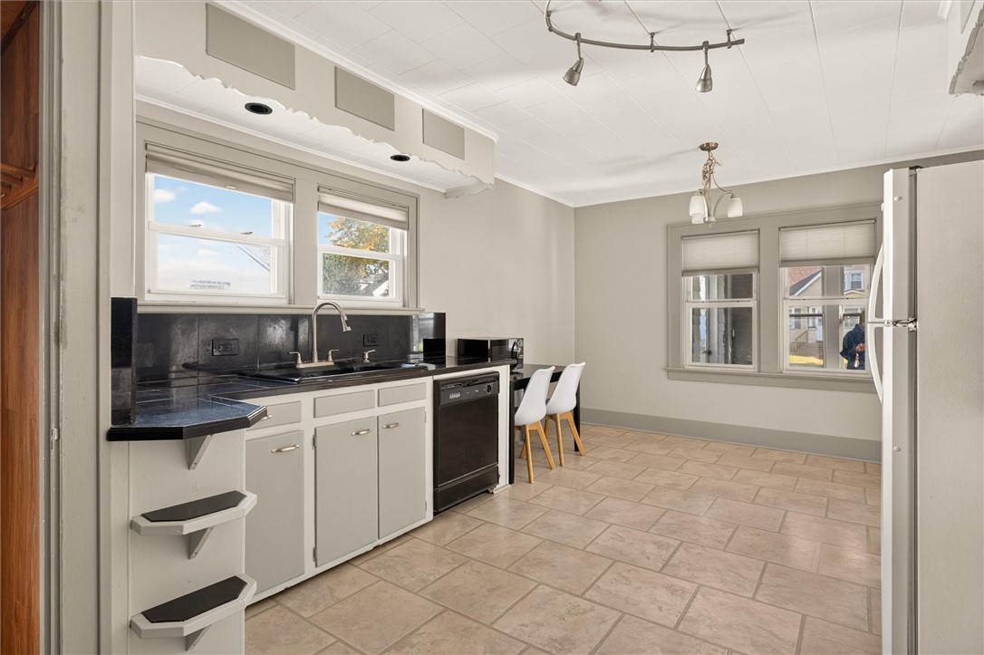 104 Castleford Road Greece, NY 14616 - Photo 9 of 27 Gallery Image 9