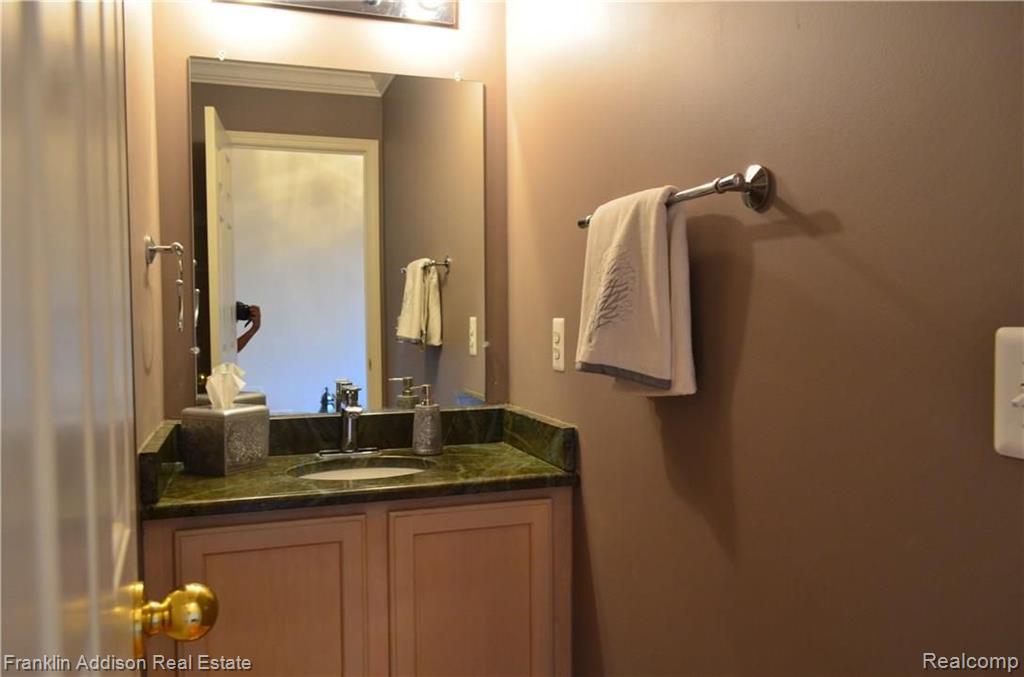 2030 Baron Rochester Hills, MI 48307 - Photo 10 of 24