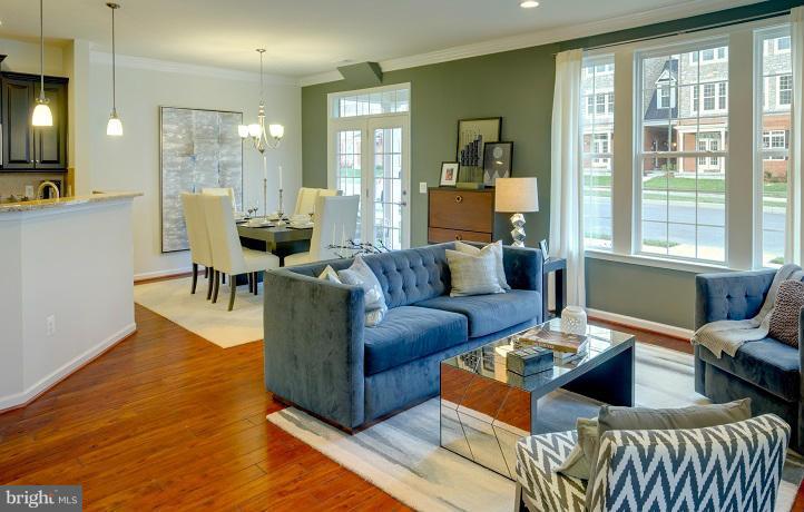 42590 Sunset Ridge Square Ashburn, VA 20148 - Photo 4 of 13 a living room with furniture and a large window