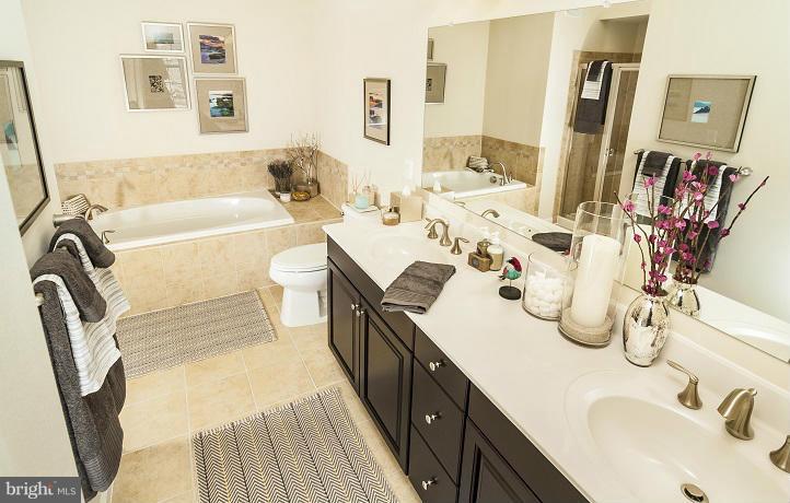 42590 Sunset Ridge Square Ashburn, VA 20148 - Photo 9 of 13 a bathroom with a double vanity sink mirror and bathtub