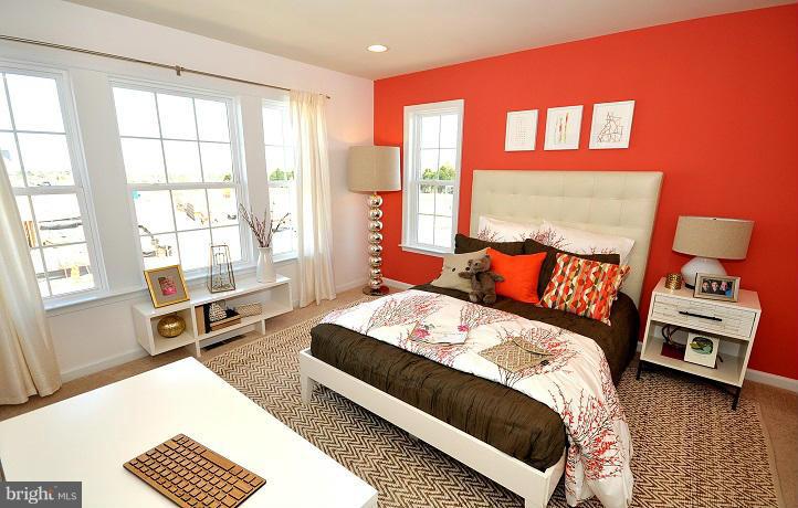 42590 Sunset Ridge Square Ashburn, VA 20148 - Photo 10 of 13 a bedroom with a bed and a couch