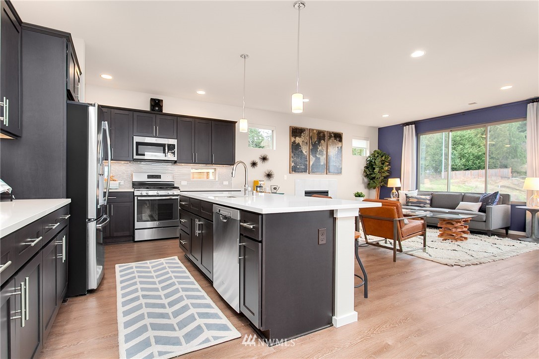307 Southwest Langston Road, Unit 4 Renton, WA 98057 - Photo 3 of 19