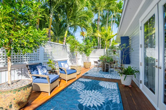 a view of a chairs and table in a backyard
