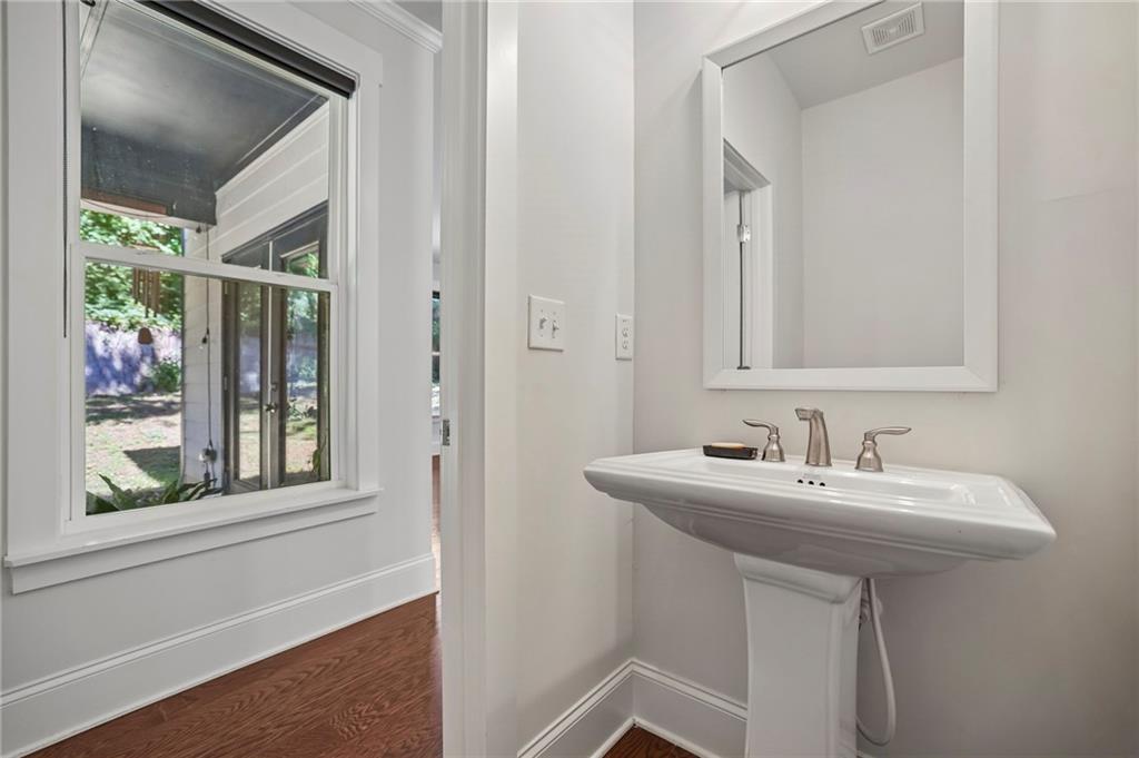 875 Beryl Street Southwest Atlanta, GA 30310 - Photo 14 of 28