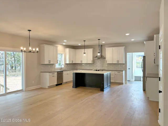 $677,145 | 3 Hunter Court, Milton, NY 12020