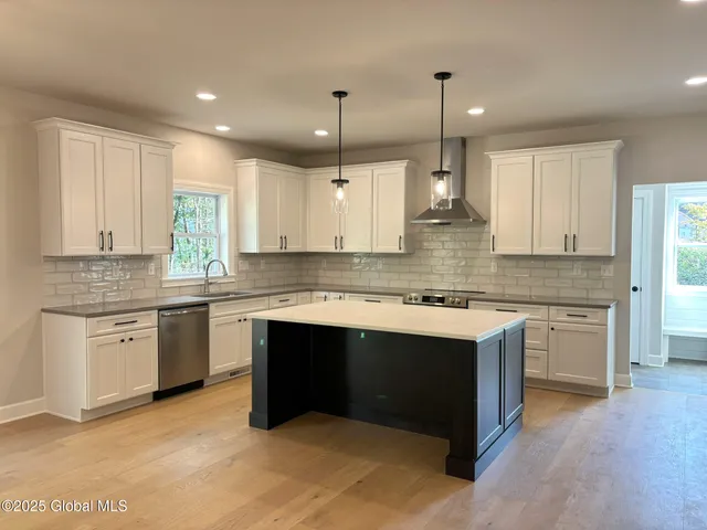 $677,145 | 3 Hunter Court, Milton, NY 12020