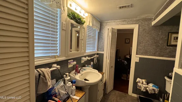 $285,000 | 642 Woodland Drive North, Forest, MS 39074