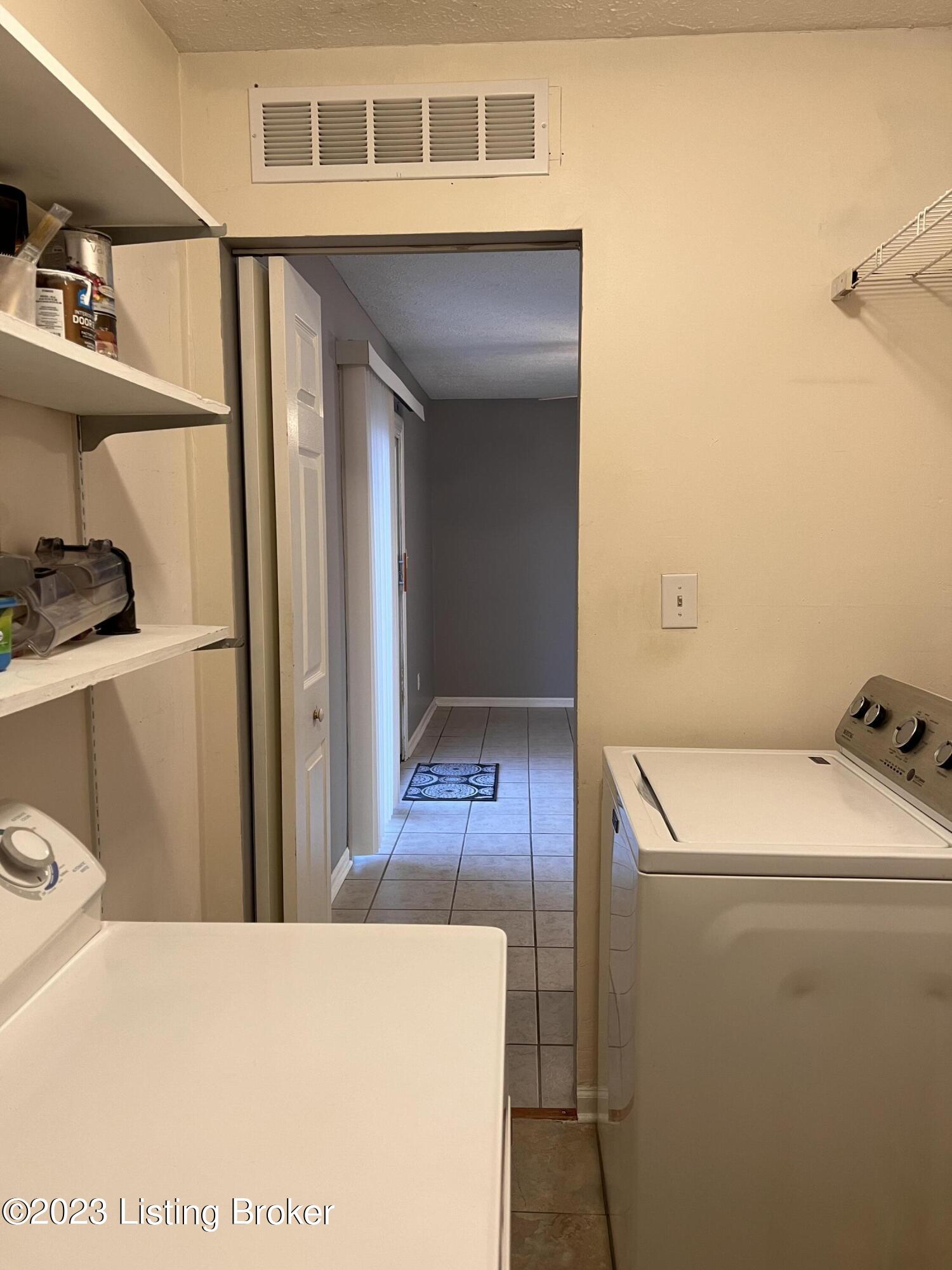1092 Flatlick Road Mount Washington, KY 40047 - Photo 23 of 38 21_b_laundry view