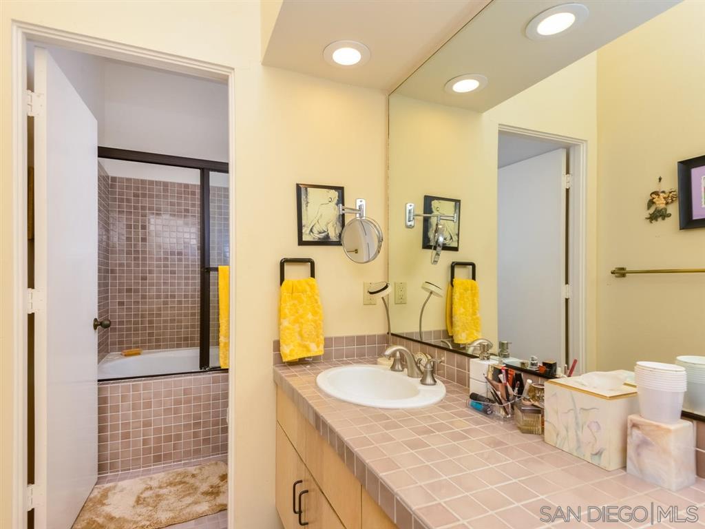 8132 Camino Del Sol, Unit C La Jolla, CA 92037 - Photo 18 of 25
