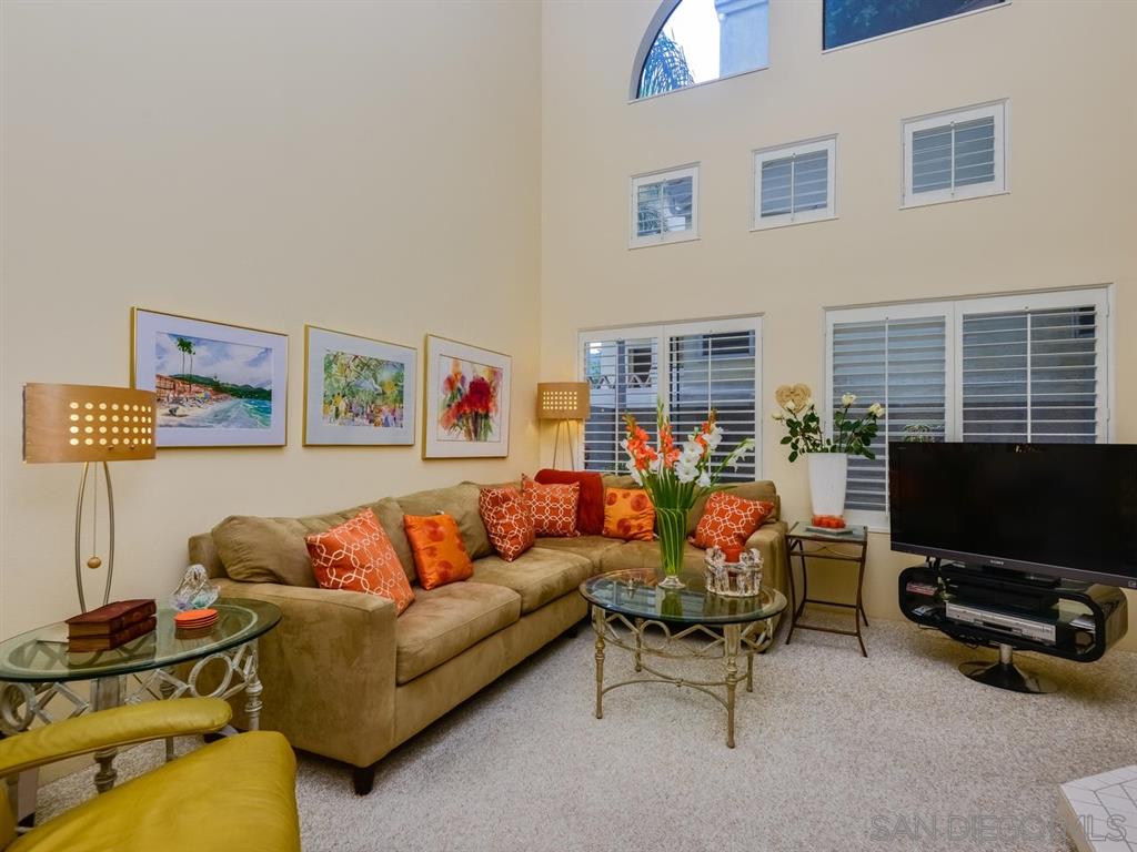 8132 Camino Del Sol, Unit C La Jolla, CA 92037 - Photo 3 of 25