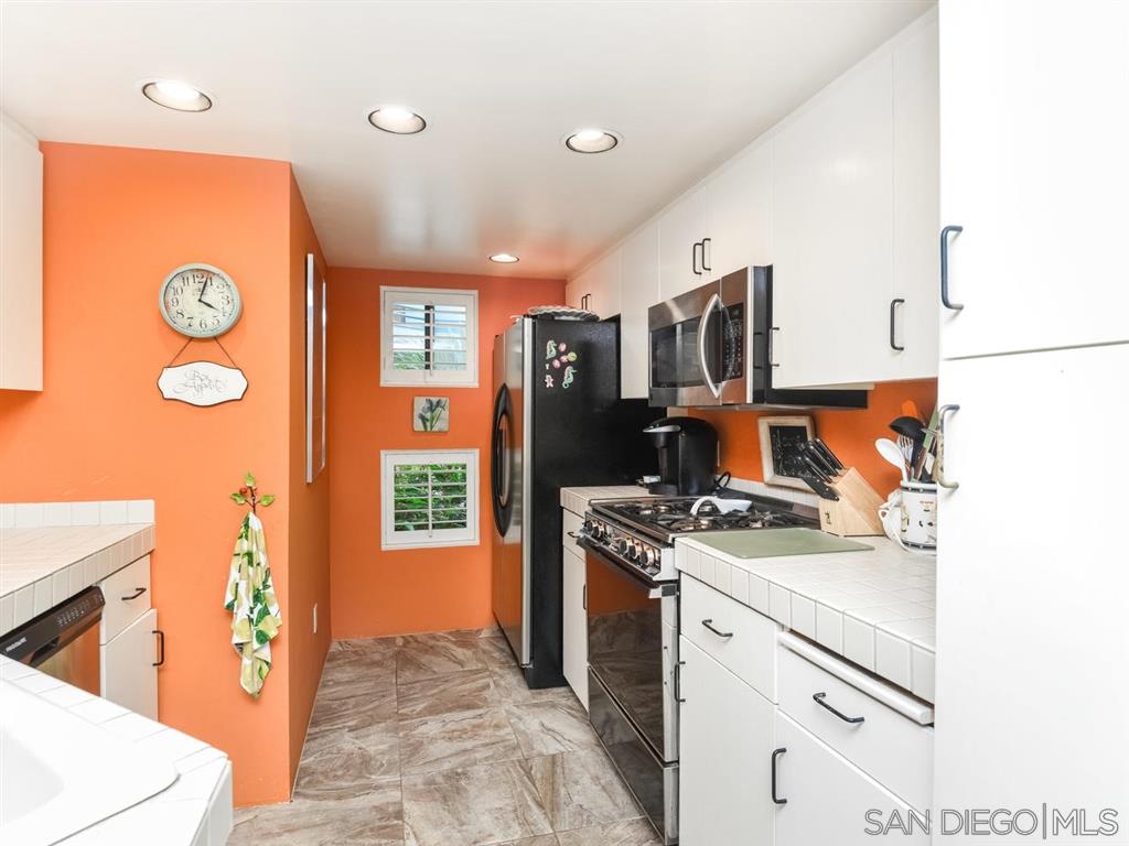 8132 Camino Del Sol, Unit C La Jolla, CA 92037 - Photo 8 of 25