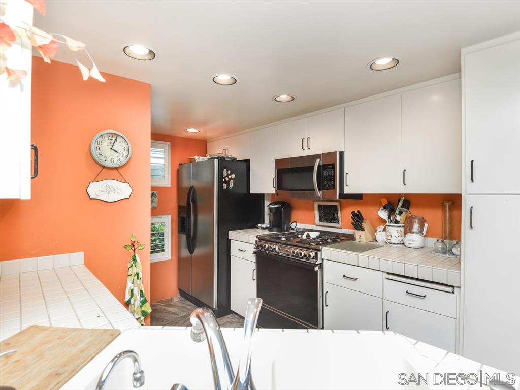 8132 Camino Del Sol, Unit C La Jolla, CA 92037 - Photo 9 of 25