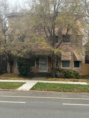 a view of a house with a yard in front of it