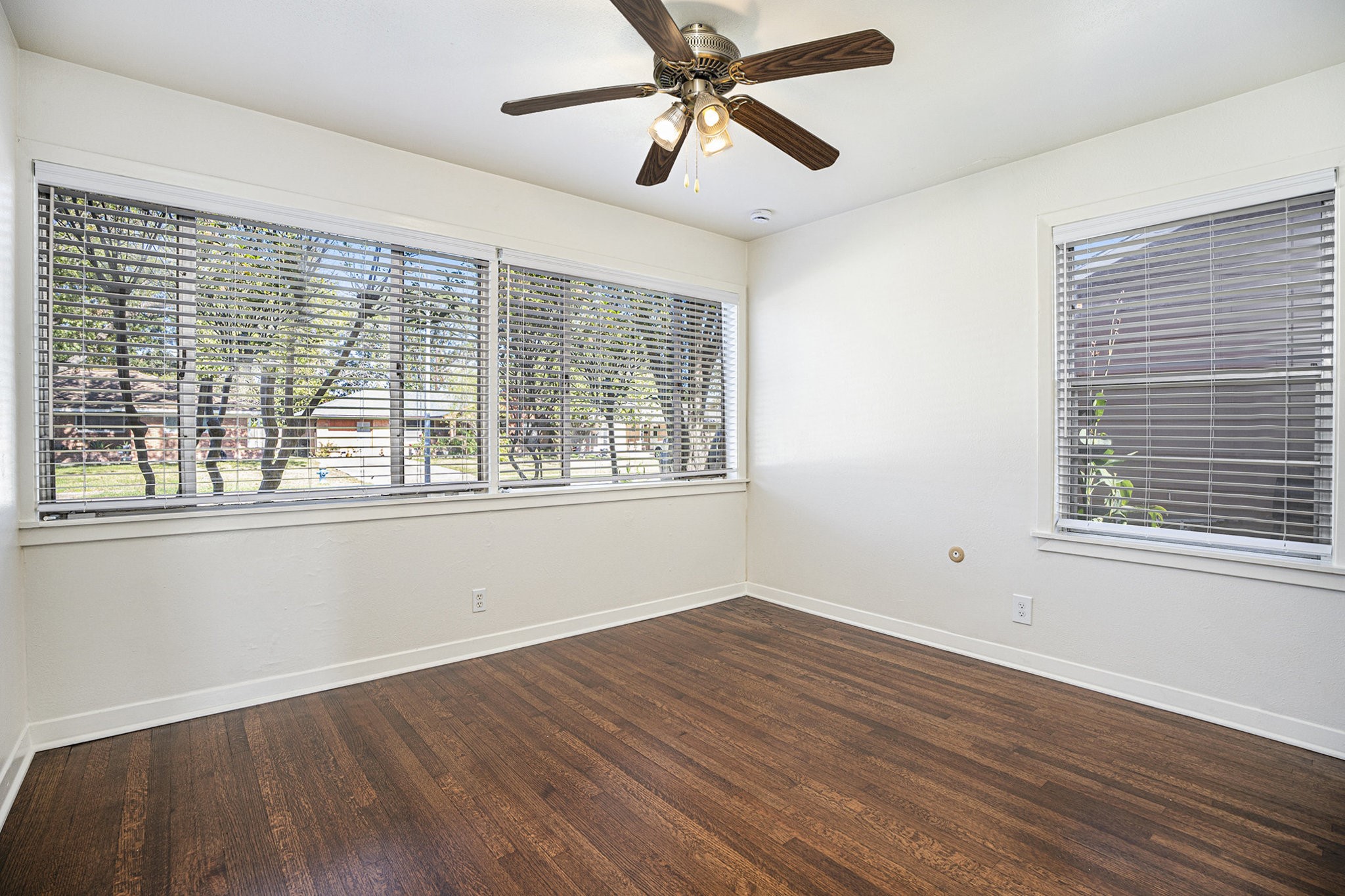 6325 Rowan Lane Houston, TX 77074 - Photo 2 of 18