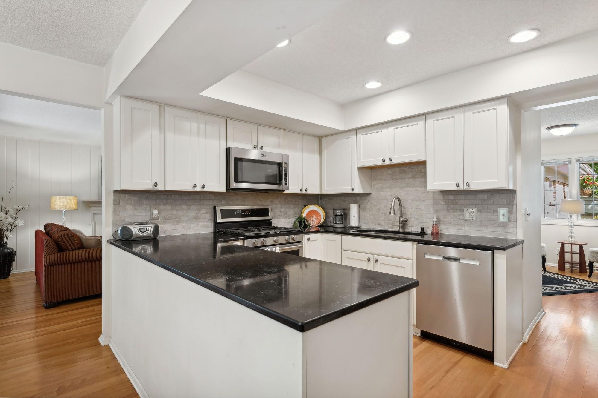 8018 Pennsylvania Road Bloomington, MN 55438 - Photo 3 of 28 Gallery Image 3