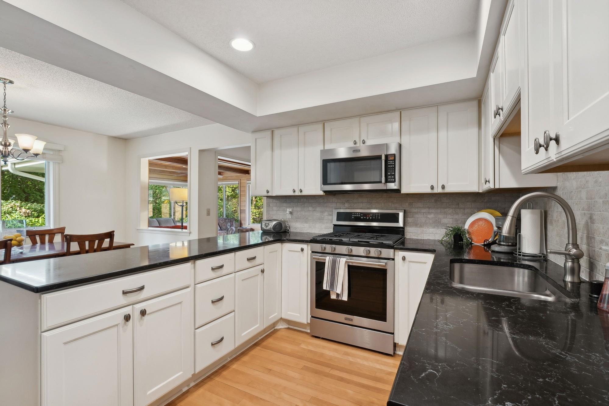 8018 Pennsylvania Road Bloomington, MN 55438 - Photo 4 of 28 Gallery Image 4