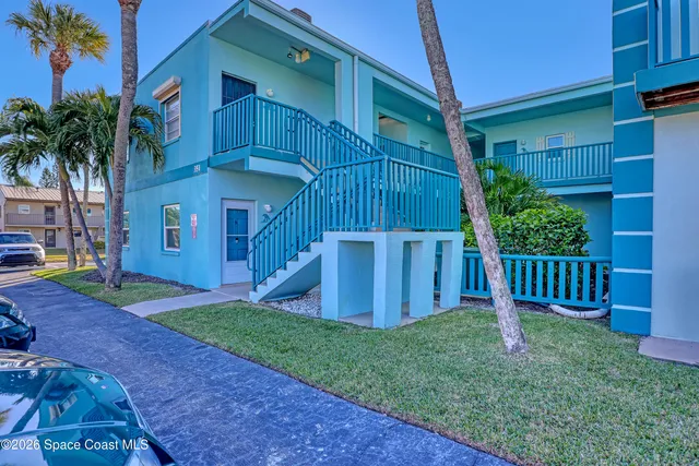 a view of a house with a yard and plants