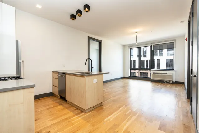 $2,550 | 424 Arlington Avenue, Unit 302, Jersey City, NJ 07304