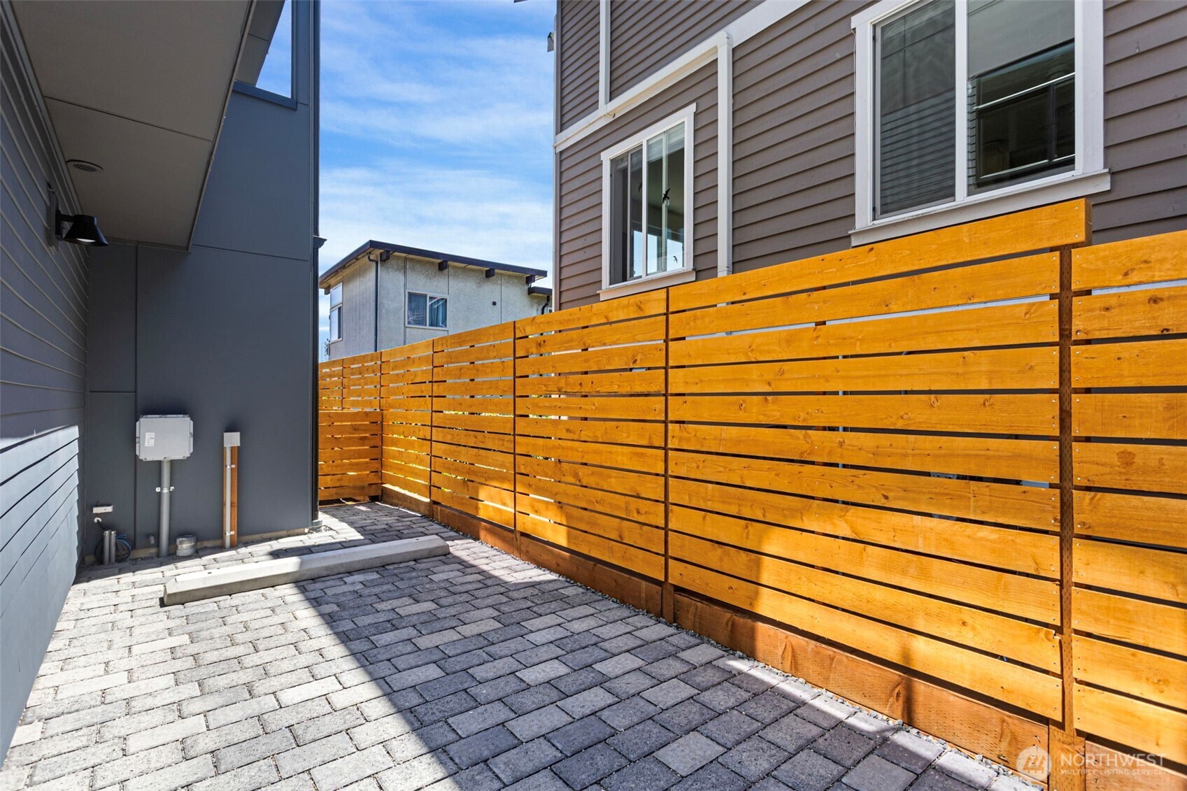 4432 Dayton Avenue North Seattle, WA 98103 - Photo 12 of 38