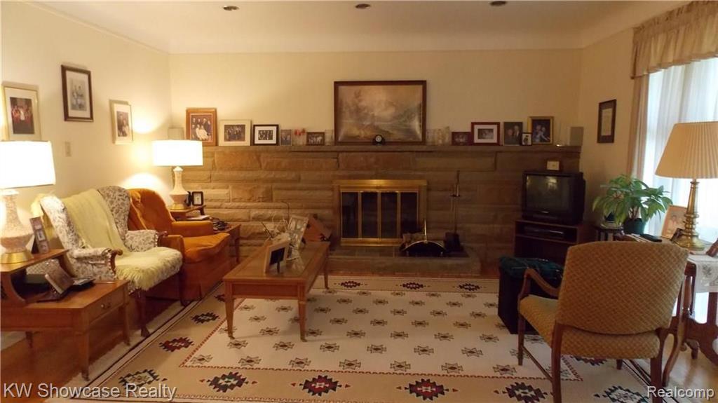 28109 Hawberry Road Farmington Hills, MI 48331 - Photo 8 of 26