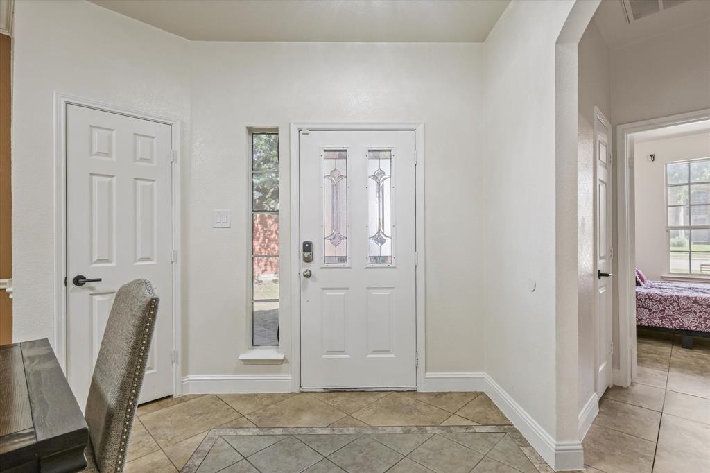 1973 Garrison Way Garland, TX 75040 - Photo 5 of 29 a view of a hallway with closet area