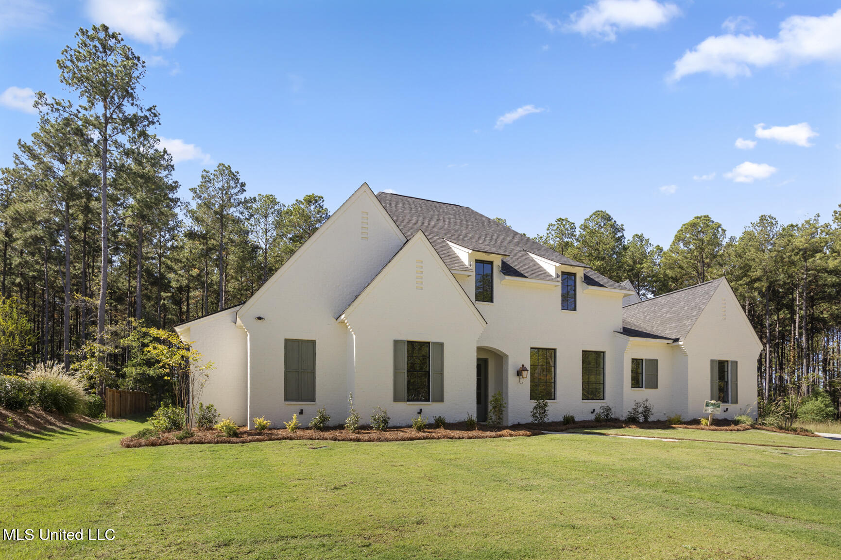 909 Fairburn Court Madison, MS 39110 - Photo 2 of 42 909 Fairburn Ct-2
