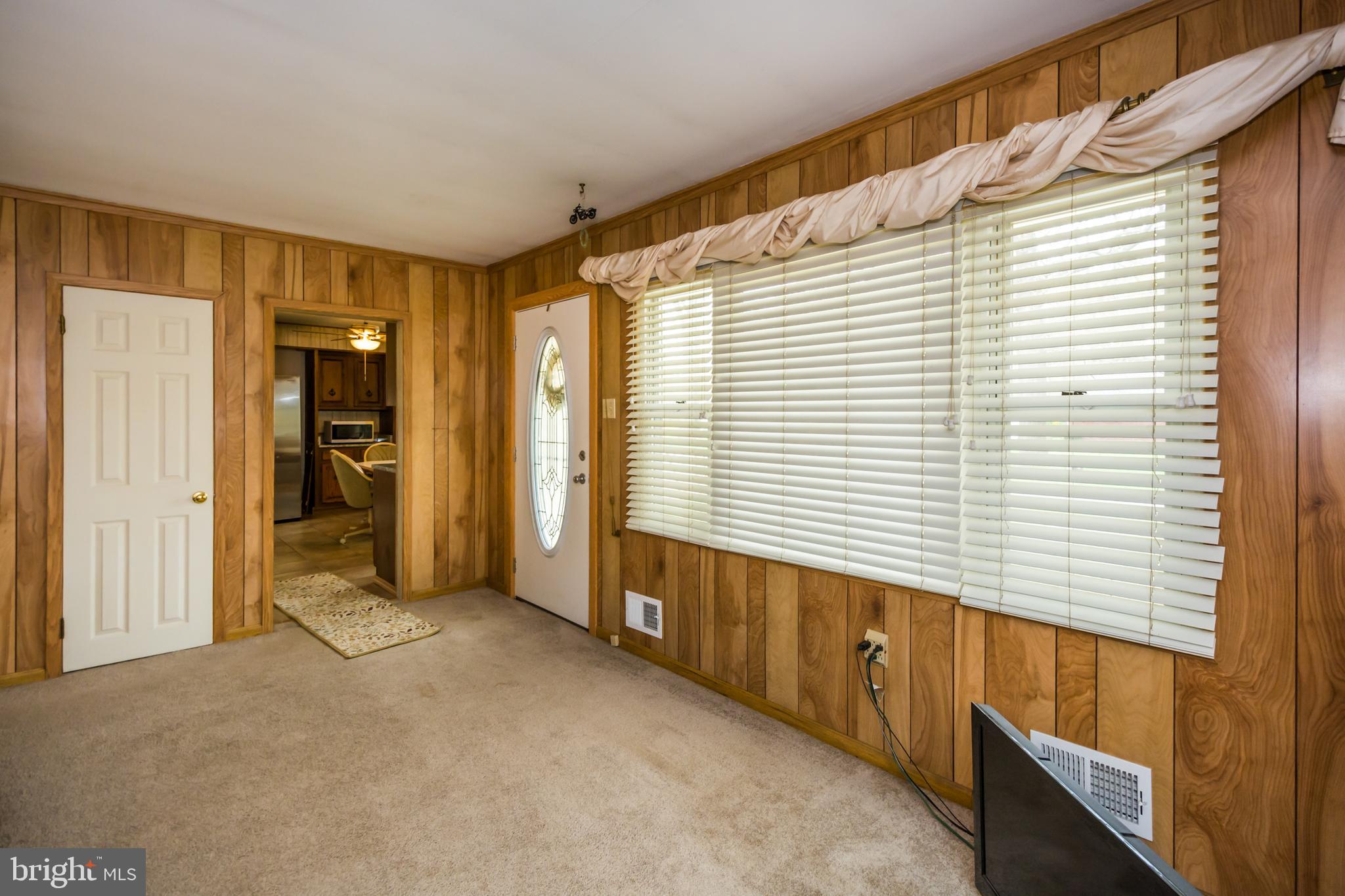8436 Alvin Road Pasadena, MD 21122 - Photo 3 of 38 LR view 1