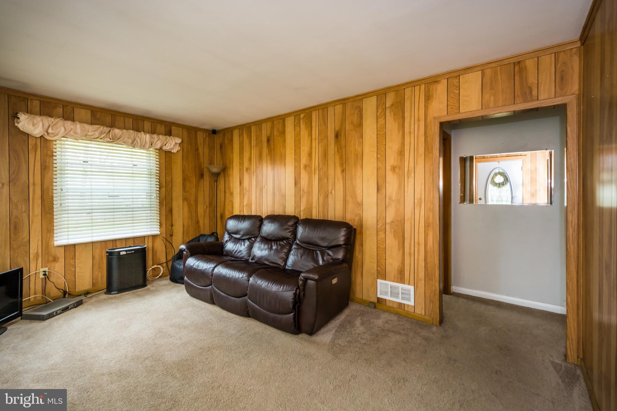 8436 Alvin Road Pasadena, MD 21122 - Photo 4 of 38 LR view 2