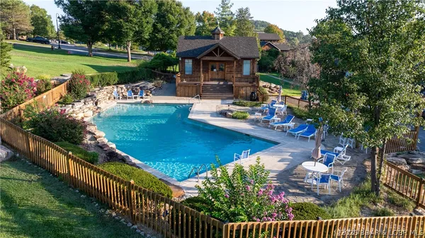 $429,000 | 306 Green Trails Court, Camdenton, MO 65020