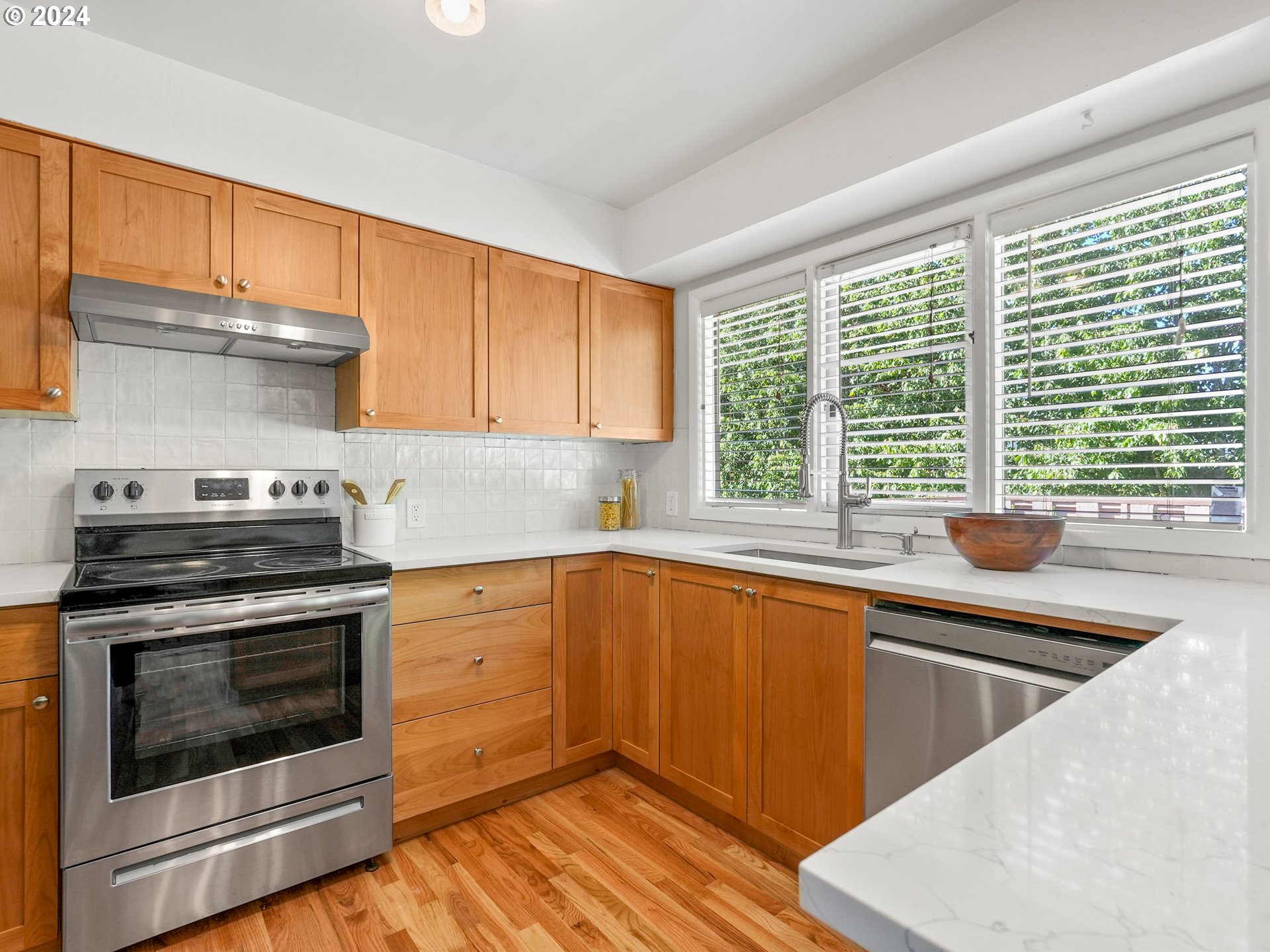 5525 Southwest Florida Street Portland, OR 97219 - Photo 14 of 44 a kitchen with a sink stove and cabinets