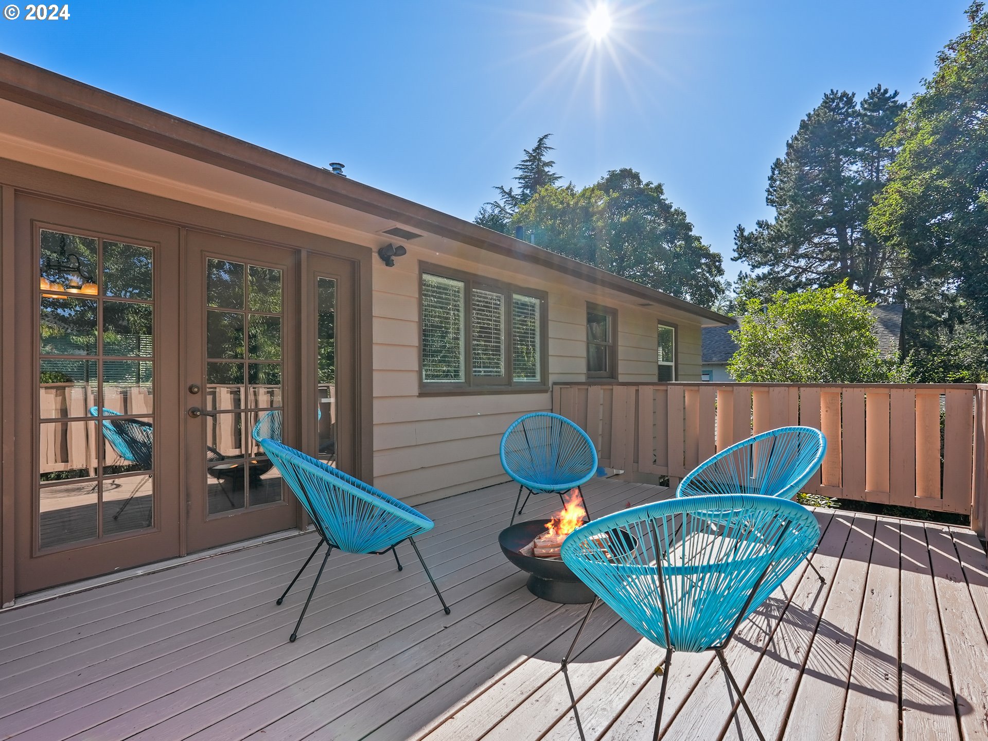 5525 Southwest Florida Street Portland, OR 97219 - Photo 18 of 44 a view of a two chairs in the deck