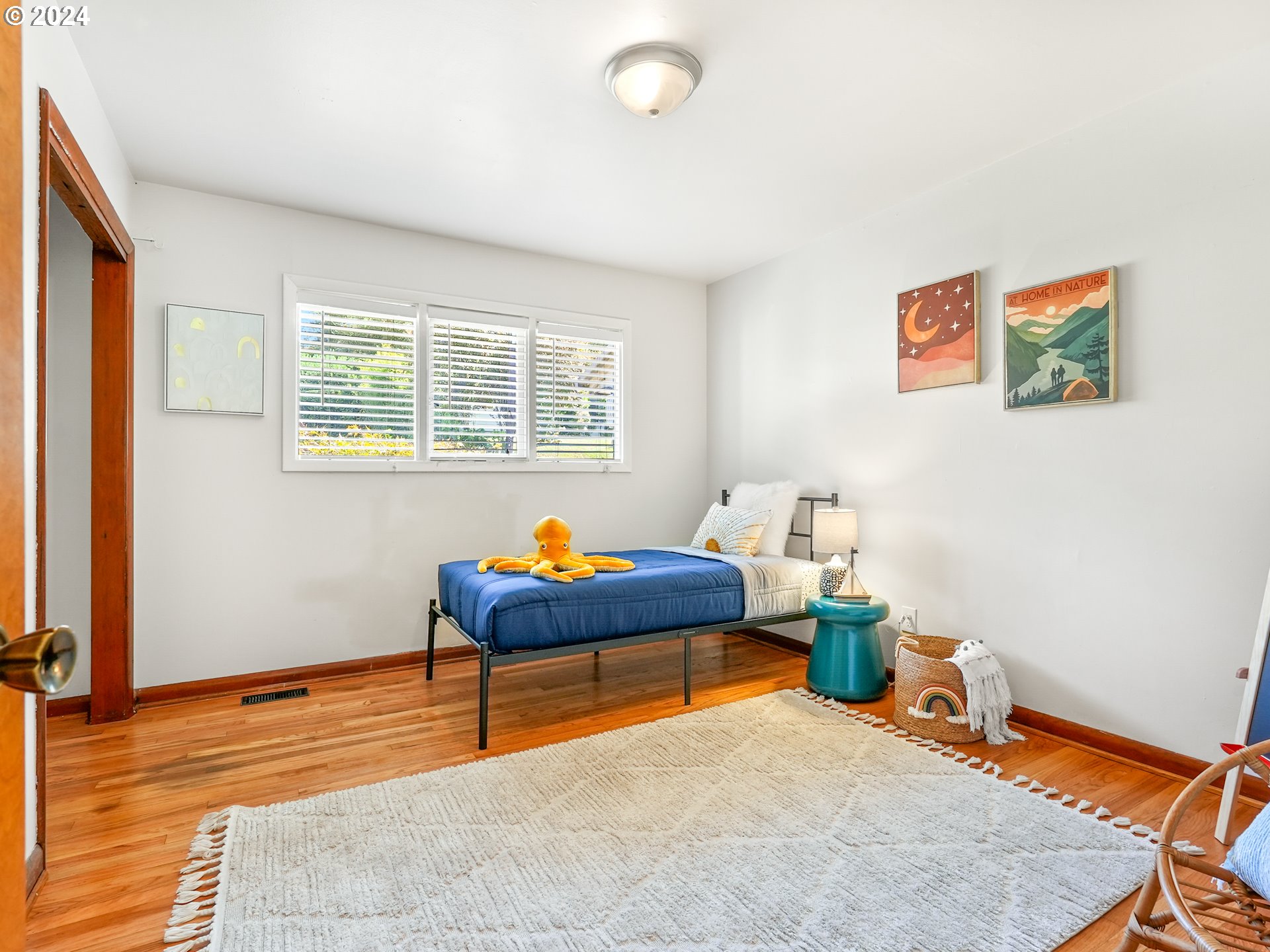5525 Southwest Florida Street Portland, OR 97219 - Photo 22 of 44 a living room with furniture and a window