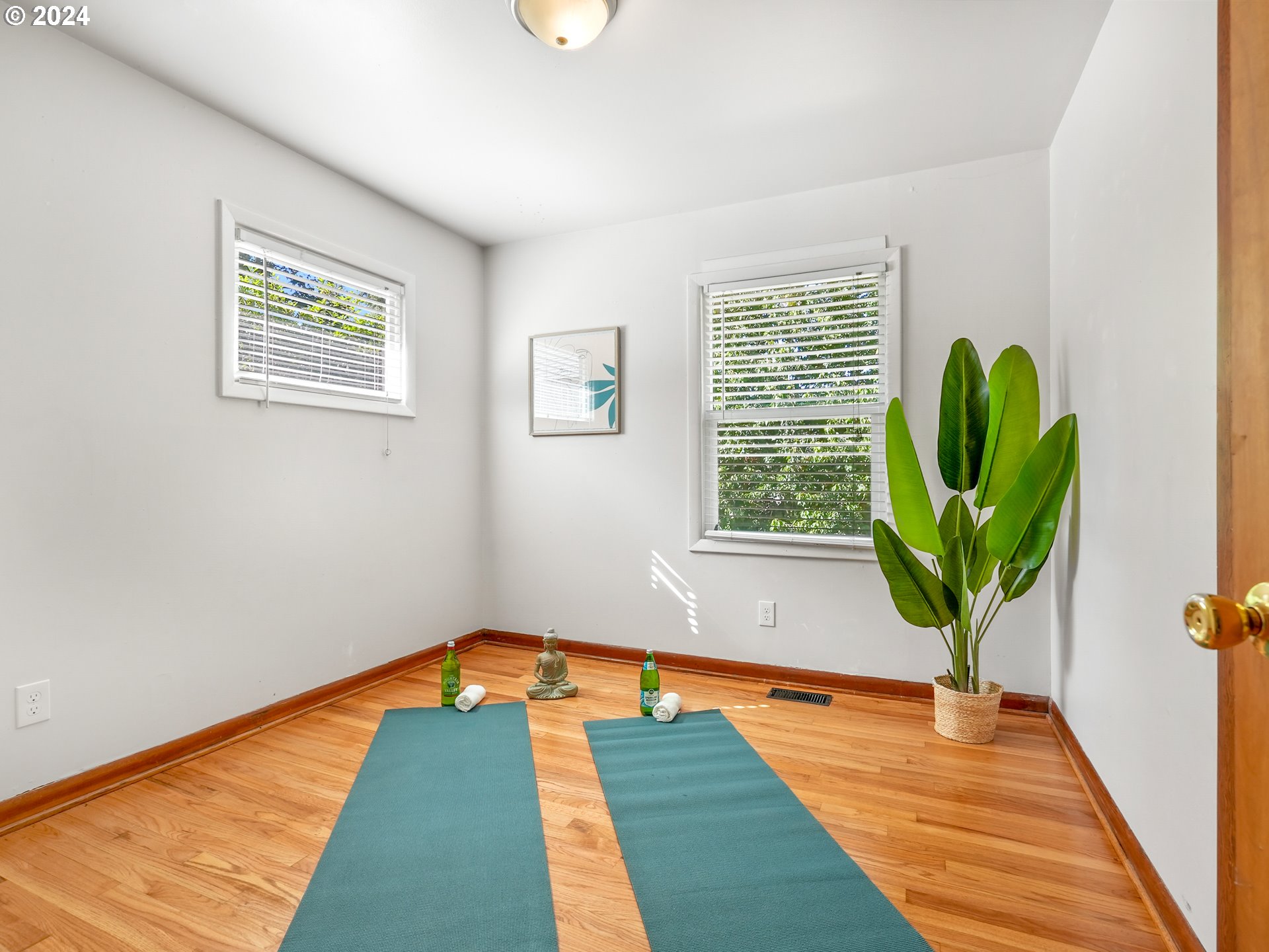 5525 Southwest Florida Street Portland, OR 97219 - Photo 25 of 44 a view of a room with wooden floor and a potted plant