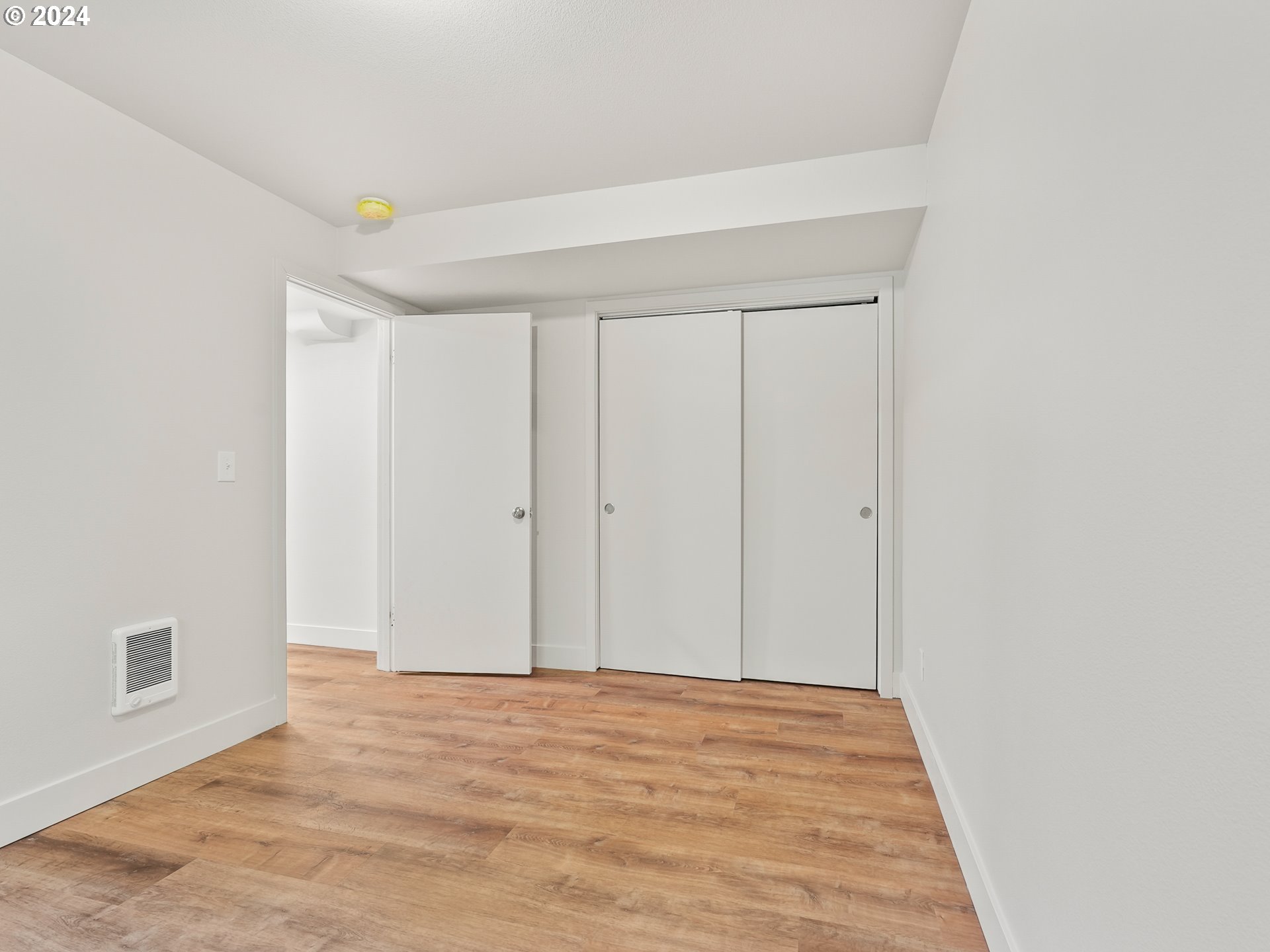 5525 Southwest Florida Street Portland, OR 97219 - Photo 37 of 44 a view of empty room
