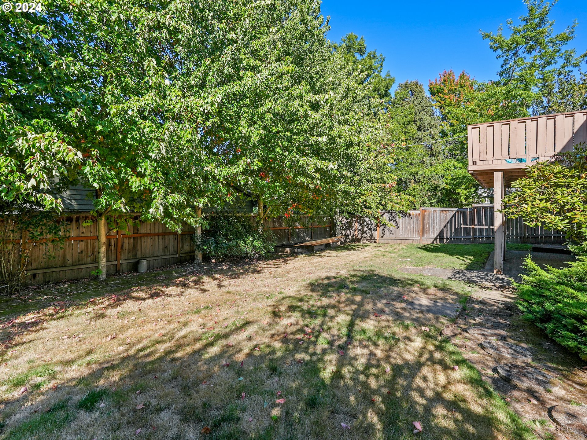 5525 Southwest Florida Street Portland, OR 97219 - Photo 40 of 44 a backyard of a house with lots of green space and fountain