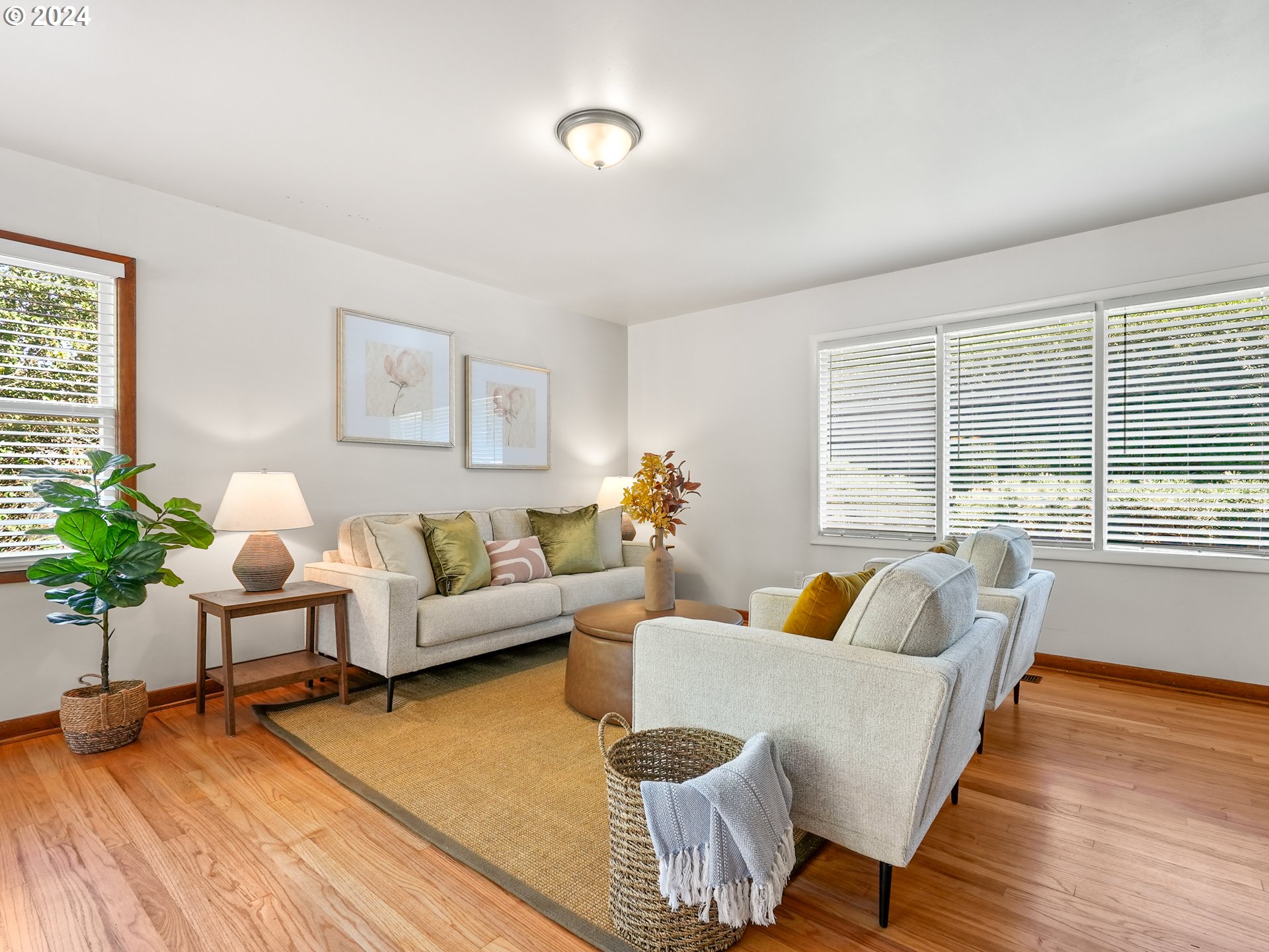 5525 Southwest Florida Street Portland, OR 97219 - Photo 10 of 44 a living room with furniture and wooden floor