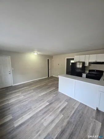 $1,450 | 6 Peggy Lane, East Lyme, CT 06357