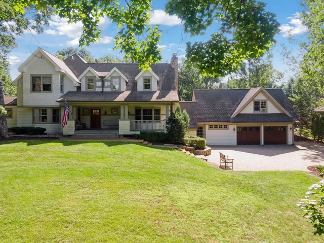 $1,400,000 | 20590 Linden Road, Deephaven, MN 55331